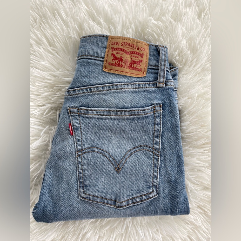 Levi’s Wedgie Skinny Jeans size 27